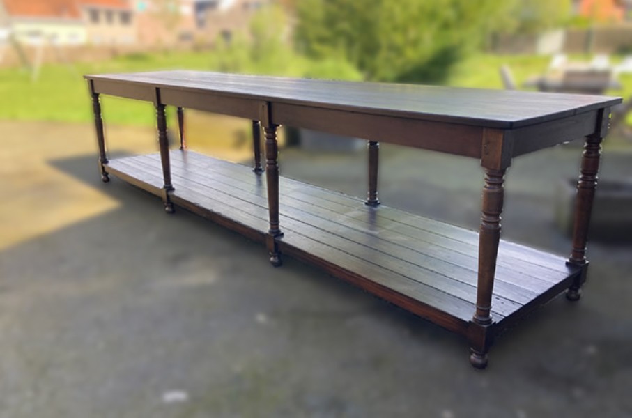 Lange houten tafel